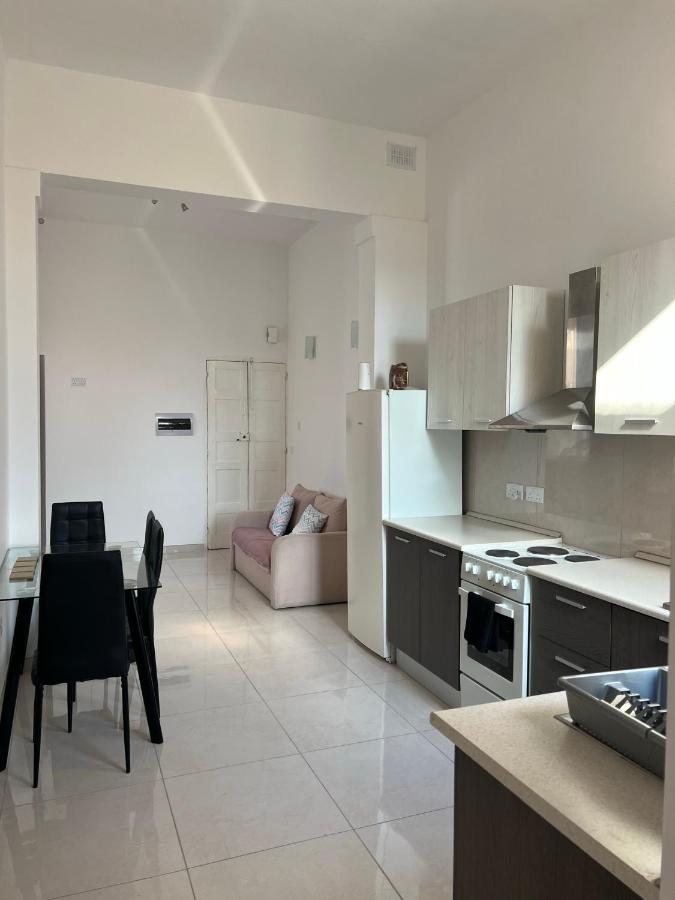 Room With Private Bathroom Sliema Exterior photo